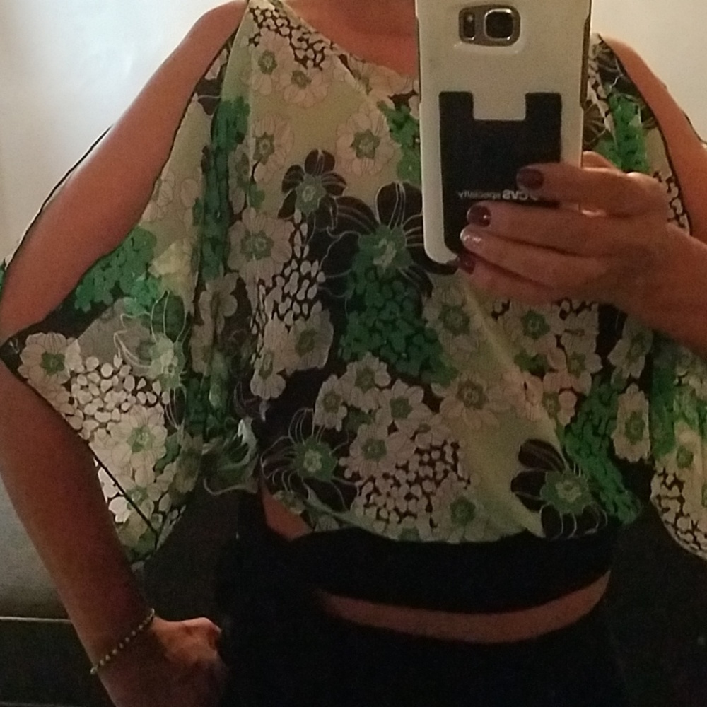 Blouse Chiffon.             *